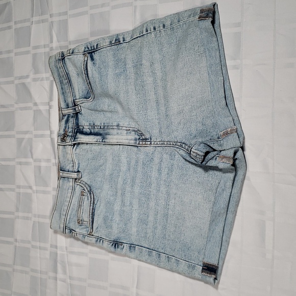 ๐งโ๐10/10๐งโ๐๐Ardene midi high rise short size 9๐ - Picture 2 of 9